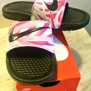 NWT Nike Benassi slides